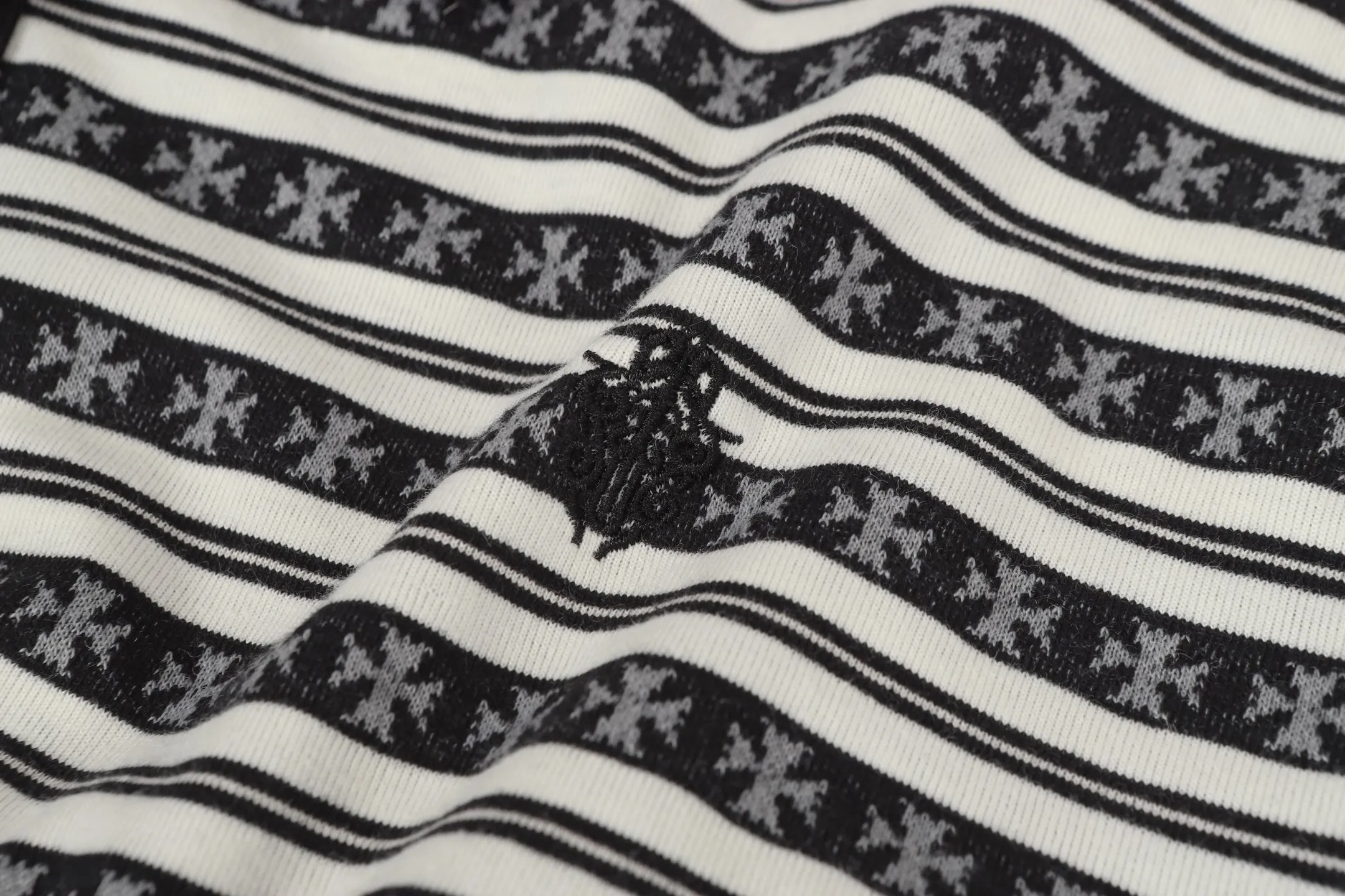 P190 -Chrome Hearts/Chrome Hearts 25ss season's most popular striped yarn-dyed long-sleeved T-shirt -High weight, high density and high quality. The wool is soft, delicate and skin-friendly. It feels soft and silky. It has excellent warmth and skin-friendly properties. -Customized weaving and dyeing, no color difference, no matter the fabric or workmanship details, beat the ordinary version on the market. -Colour: black, gray, blue, pink, green -Size: S M L XL